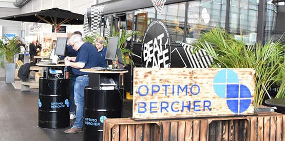 Der neue Messeauftritt von OptimoBercher war ein echter Hingucker und lockte neugierige Besucher an.